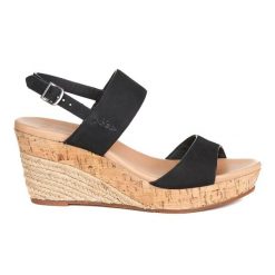 UGG damskie sandały z nubuku - czarne. Czarne sandały damskie UGG, bez wzorów, z gumy, bez obcasa, na platformie, bez zapięcia. Za 481.99 zł.