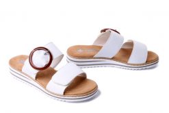 RIEKER V0692-80 white, klapki damskie. Białe klapki damskie Rieker, bez wzorów, bez obcasa, na koturnie. Za 195.93 zł.