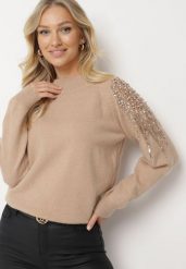 Ciemnobeżowy Sweter z Cyrkoniami Perłami i Cekinami Nevalitha. Brązowe swetry damskie Born2be, na zimę, bez wzorów, bez kołnierzyka, bez ramiączek, bez kaptura. Za 129.99 zł.