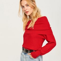 Sweter z obszernym golfem - Czerwony. Czerwone swetry damskie Reserved, l, bez wzorów, bez kołnierzyka, bez ramiączek, bez kaptura. Za 79.99 zł.