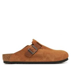 Klapki Birkenstock. Brązowe klapki damskie Birkenstock, bez wzorów, bez obcasa. Za 539.99 zł.