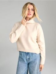 Sweter z golfem - kremowy. Białe swetry damskie Sinsay, l, bez wzorów, bez kołnierzyka, bez ramiączek, długie, bez kaptura. Za 49.99 zł.