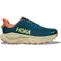 Buty do biegania damskie Hoka One One Challenger 8. Niebieskie obuwie sportowe damskie Hoka One One, bez wzorów, z materiału, do biegania. Za 744.10 zł.