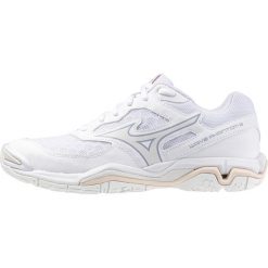 Damskie buty halowe Mizuno Wave Phantom. Białe obuwie sportowe damskie Mizuno, bez wzorów, do piłki ręcznej, mizuno wave. Za 451.55 zł.