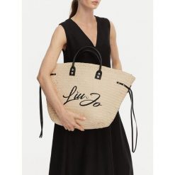 Torebka Liu Jo. Brązowe torebki do ręki damskie Liu Jo, bez wzorów, bez dodatków. Za 599.99 zł.