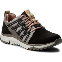 Trekkingi CLARKS - Tri Trail 261309734 Grey Combi. Czarne półbuty damskie Clarks, bez wzorów, z materiału, bez obcasa, na płaskiej podeszwie, bez zapięcia. W wyprzedaży za 269.00 zł.