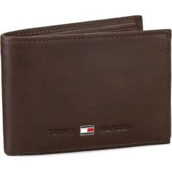 Duży Portfel Męski TOMMY HILFIGER - Johnson Mini CC Flap AM0AM00662 041. Brązowe portfele męskie Tommy Hilfiger, bez wzorów, z nubiku. Za 249.00 zł.