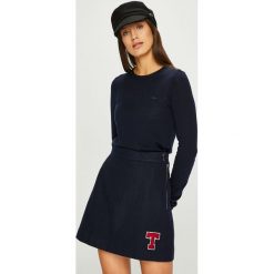 Lacoste - Sweter. Czarne swetry damskie Lacoste, z dzianiny, z okrągłym kołnierzem. W wyprzedaży za 439.90 zł.