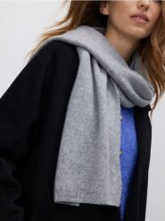 Szalik z domieszką kaszmiru - ciemnoszary. Szare szaliki i chusty damskie Reserved, bez wzorów, z kaszmiru. Za 119.99 zł.