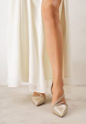 Złote Eleganckie Szpilki VICES Zdobione Paskami z Cyrkoniami Thalasura. Żółte szpilki damskie Born2be, z aplikacjami, bez obcasa, bez zapięcia. Za 119.99 zł.