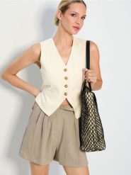 Szorty w stylu smart casual z paskiem - zielony. Zielone szorty damskie Sinsay, l, bez wzorów, z materiału, casualowe. W wyprzedaży za 29.99 zł.