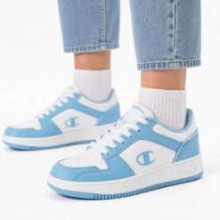 Buty damskie sportowe do chodzenia Champion RD18 2.0 LOW. Białe obuwie sportowe damskie Champion, bez wzorów, z materiału, trekkingowe. Za 119.00 zł.