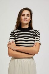 Sweter w paski z półgolfem i krótkimi rękawami czarny. Czarne swetry damskie MOODO, s, bez wzorów, bez kołnierzyka, bez ramiączek, krótkie, bez kaptura. W wyprzedaży za 49.99 zł.