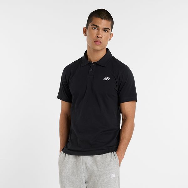 Koszulka męska New Balance MT51504BK – czarna. Czarne koszulki polo męskie New Balance, l, bez wzorów, z materiału, klasyczne, bez ramiączek. Za 149.99 zł.