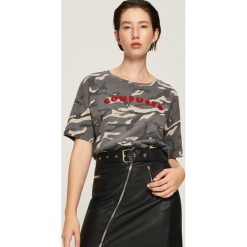 T-shirt camo - Wielobarwn. Zielone t-shirty damskie Sinsay. Za 29.99 zł.