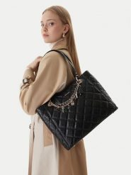 Guess Torebka Libby HWGG99 12250 Czarny. Czarne torebki do ręki damskie Guess, z aplikacjami, bez dodatków. Za 679.99 zł.