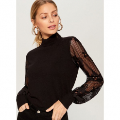 Sweter z transparentnymi rękawami - Czarny. Czarne swetry damskie Mohito. Za 99.99 zł.