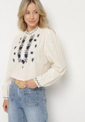 Beżowa Koszula z Bawełny ze Stójką i Guzikami Zdobiona Haftem Gonithiel. Brązowe bluzki damskie Born2be, l, z aplikacjami, z bawełny, eleganckie, bez kołnierzyka, bez ramiączek. Za 99.99 zł.
