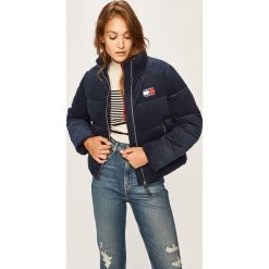 Tommy Jeans - Kurtka. Niebieskie kurtki damskie Tommy Jeans, l, bez wzorów, z jeansu, bez kaptura. Za 989.90 zł.