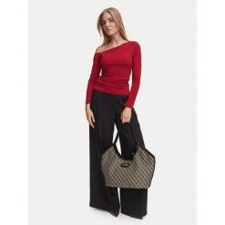 Torebka Guess. Czarne torebki do ręki damskie Guess, z aplikacjami, klasyczne, bez dodatków. Za 425.99 zł.