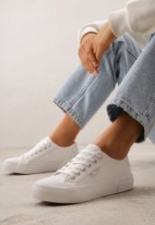 Białe Trampki VICES Ozdobione Napisem Riovanne. Białe trampki i tenisówki damskie Born2be, bez wzorów, eleganckie, bez zapięcia. Za 69.99 zł.