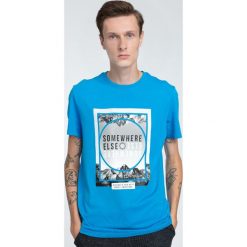 T-shirt męski TSM011 - jasny niebieski. Niebieskie t-shirty męskie 4f, na lato, z nadrukiem, z bawełny. W wyprzedaży za 44.99 zł.