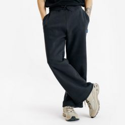 Spodnie dresowe męskie Elementals krój prosty. Brązowe szorty męskie Decathlon, l, bez wzorów, z bawełny. Za 159.99 zł.