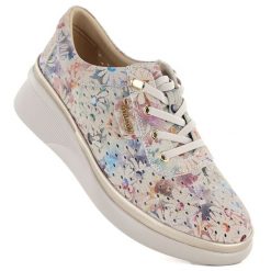 Skórzane półbuty damskie ażurowe na koturnie beżowe Vinceza 79603. Brązowe półbuty damskie VINCEZA, w ażurowe wzory, ze skóry, bez obcasa, na koturnie, bez zapięcia. Za 179.99 zł.