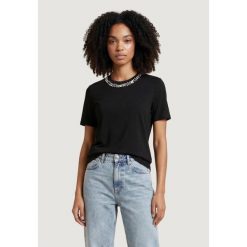 Koszulka crop top Kobieta ONLY ONLPARKER S/S O-NECK BLING TOP BOX JRS. Czarne t-shirty damskie Only, s, bez wzorów, z materiału, bez kołnierzyka. Za 145.95 zł.