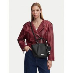 Torebka KARL LAGERFELD. Czarne torebki do ręki damskie KARL LAGERFELD, bez wzorów, klasyczne, bez dodatków. Za 779.99 zł.