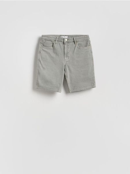 Jeansowe szorty straight - zielony. Zielone szorty męskie Reserved, bez wzorów, z denimu. Za 119.99 zł.