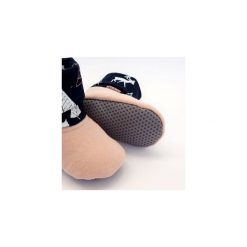 Bambosze dla dziecka Buty dla niemowlaka Buty dla dziecka Buty niechodki Prezent dla dziecka Buty z miękką podeszwą. Szare spodenki niemowlęce Mimi monster alicja Łaciak, z bawełny. Za 49.00 zł.