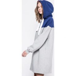 Tommy Jeans - Sukienka. Sukienki damskie marki Tommy Jeans. W wyprzedaży za 339.90 zł.