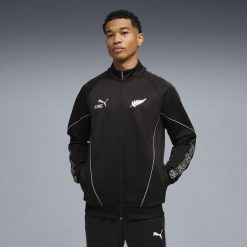 Męska kurtka Nowej Zelandii KING Anthem PUMA. Czarne kurtki męskie Puma, m, bez wzorów, do piłki nożnej. Za 389.00 zł.