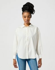 DAMSKA KOSZULA WRANGLER COOL GIRL SHIRT WORN WHITE 112356731. Białe bluzki damskie Wrangler, xl, bez wzorów, bez kołnierzyka, bez ramiączek. Za 149.99 zł.