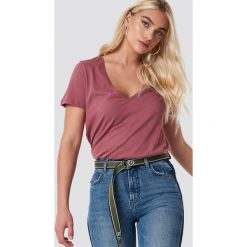NA-KD Basic T-shirt z dekoltem V - Pink. Różowe t-shirty damskie NA-KD Basic, z bawełny. Za 52.95 zł.