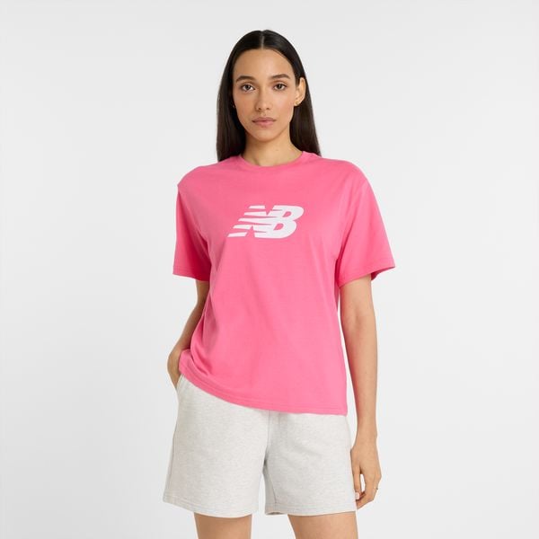 Koszulka damska New Balance WT43583DAB – różowa. Czerwone t-shirty damskie New Balance, xl, bez wzorów, z materiału, klasyczne, bez kołnierzyka. Za 119.99 zł.