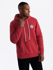 Męska bluza dresowa kangurka z kapturem i naszywką w stylu college – czerwona V1 OM-SSNZ-0144 - XXL. Czerwone bluzy męskie Ombre Clothing, l, z aplikacjami, z bawełny, z kapturem. W wyprzedaży za 99.99 zł.