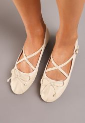 Beżowe Balerinki z Kokardką i Sprzączkami Yrisa. Brązowe baleriny damskie Born2be, bez wzorów, z dzianiny, eleganckie, bez obcasa, na obcasie. Za 59.99 zł.