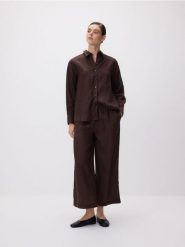 Lniane spodnie z wiązaniem - ciemnobrązowy. Brązowe spodnie materiałowe damskie Reserved, l, bez wzorów. Za 179.99 zł.