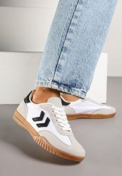 Białe Sneakersy Typu Kultowe Tenisówki Zdobione Przeszyciami Naporae. Białe obuwie sportowe damskie Renee, z aplikacjami, z jeansu, eleganckie, bez zapięcia. Za 79.99 zł.