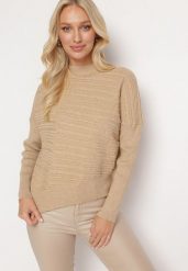Jasnobeżowy Sweter z Wełną o Asymetrycznym Fasonie z Tłoczeniem Sarositte. Brązowe swetry damskie Born2be, bez wzorów, z wełny, z asymetrycznym kołnierzem, bez ramiączek, bez kaptura. Za 159.99 zł.