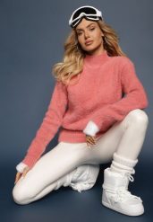 Różowy Dzianinowy Sweter z Dłuższym Włosiem i Półgolfem Christiam. Czerwone swetry damskie Renee, z aplikacjami, z dzianiny, casualowe, bez kołnierzyka, bez ramiączek, długie, bez kaptura. Za 59.99 zł.