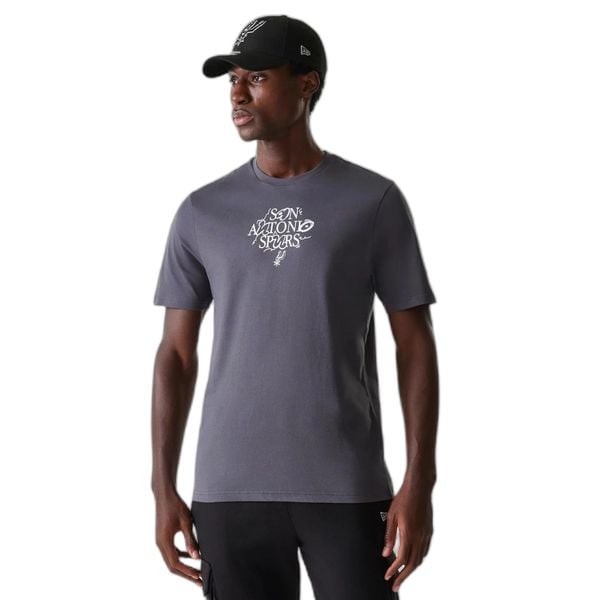 Koszulka krótki rękaw z grafiką San Antonio Spurs. Szare koszulki sportowe męskie New Era, bez wzorów, bez kołnierzyka, bez ramiączek, do koszykówki. Za 139.00 zł.