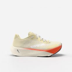 Buty do biegania damskie Kiprun Kipride. Brązowe obuwie sportowe damskie KIPRUN, bez wzorów, z materiału, do biegania. Za 499.99 zł.