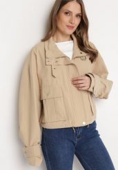 Beżowa Kurtka o Krótkim Fasonie Oversize Pasek przy Kołnierzu i Luźne Rękawy Araoda. Brązowe kurtki damskie Born2be, m, bez wzorów, z materiału, bez kaptura. Za 139.99 zł.