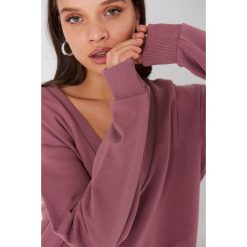 NA-KD Basic Bluza basic z dekoltem V - Purple. Bluzy damskie marki NA-KD Basic. Za 100.95 zł.
