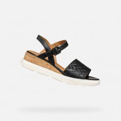 Sandały GEOX D55GUB Czarny. Czarne sandały damskie Geox, bez wzorów, ze skóry, bez obcasa, bez zapięcia. Za 466.99 zł.