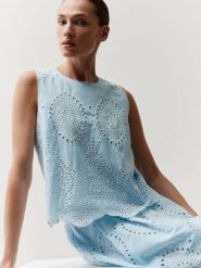 More & More Bluzka Kobiety niebieski, 44. Niebieskie bluzki damskie More & More, bez wzorów, z koronki, bez kołnierzyka, bez ramiączek. Za 299.95 zł.