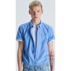 Koszula z krótkim rękawem basic - Niebieski. Koszule męskie marki Cropp. Za 59.99 zł.